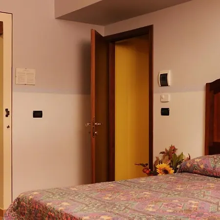 Sleeps 2 Pool Wifi T764302 * Casa Vici